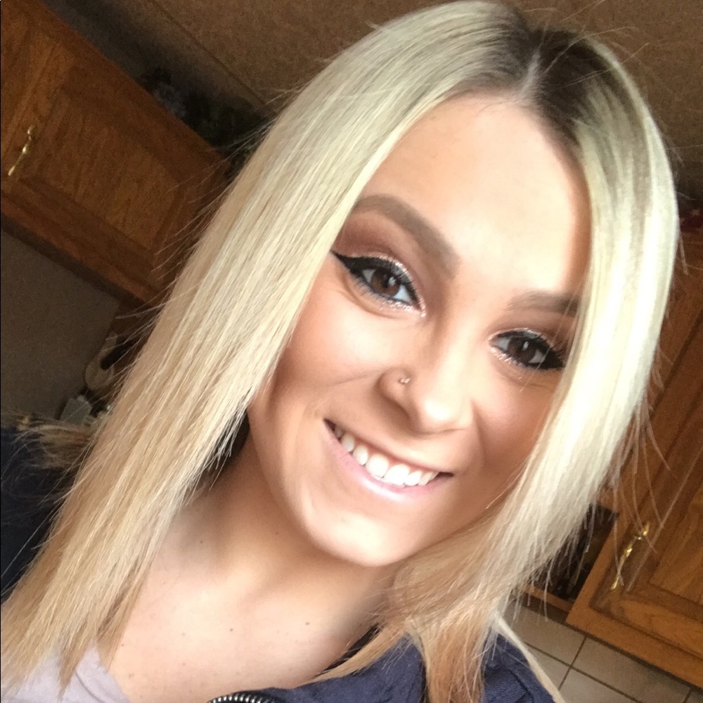 Meet your Posher, Courtney